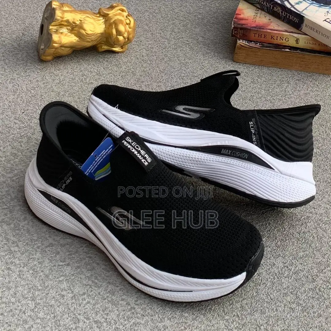 Sketchers Max Cushion Sneakers