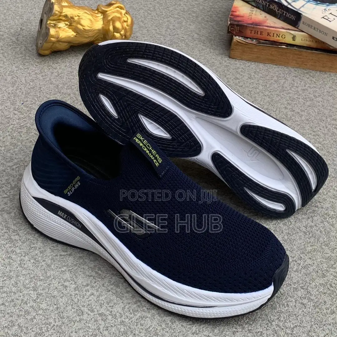 Sketchers Max Cushion Sneakers