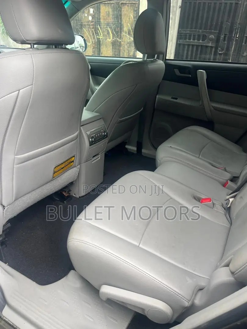 Toyota Highlander 3.5L 4WD 2013 Gray