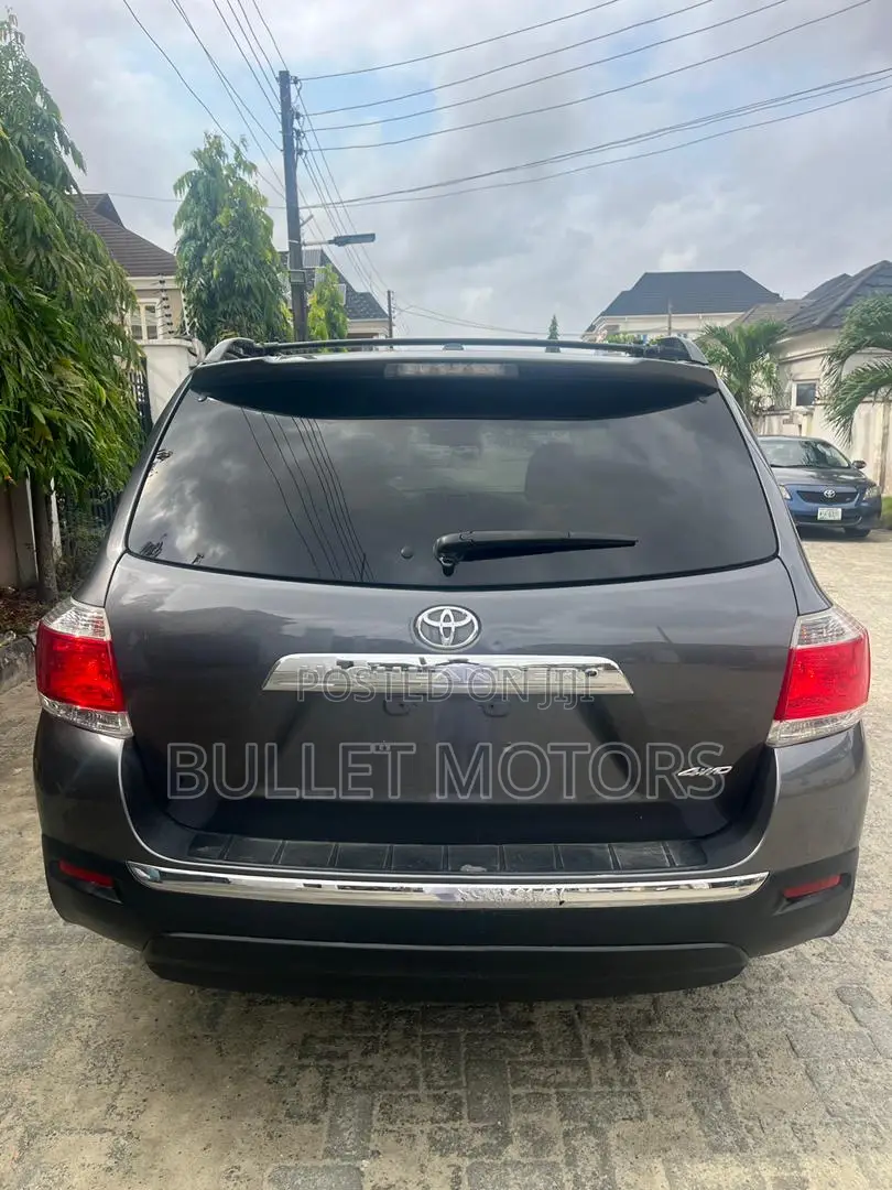 Toyota Highlander 3.5L 4WD 2013 Gray