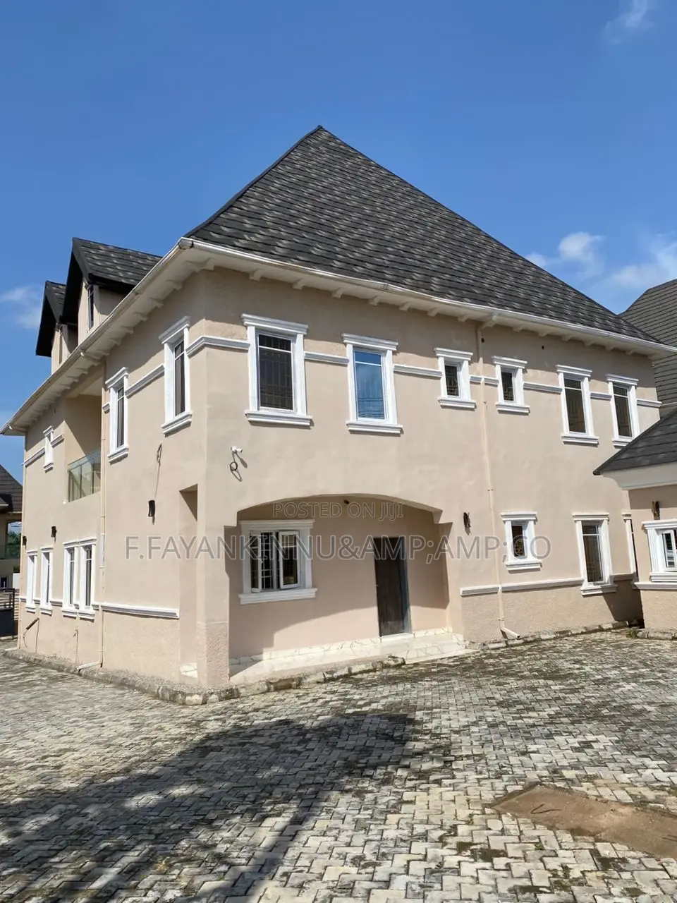 6bdrm Duplex in Apo District for sale