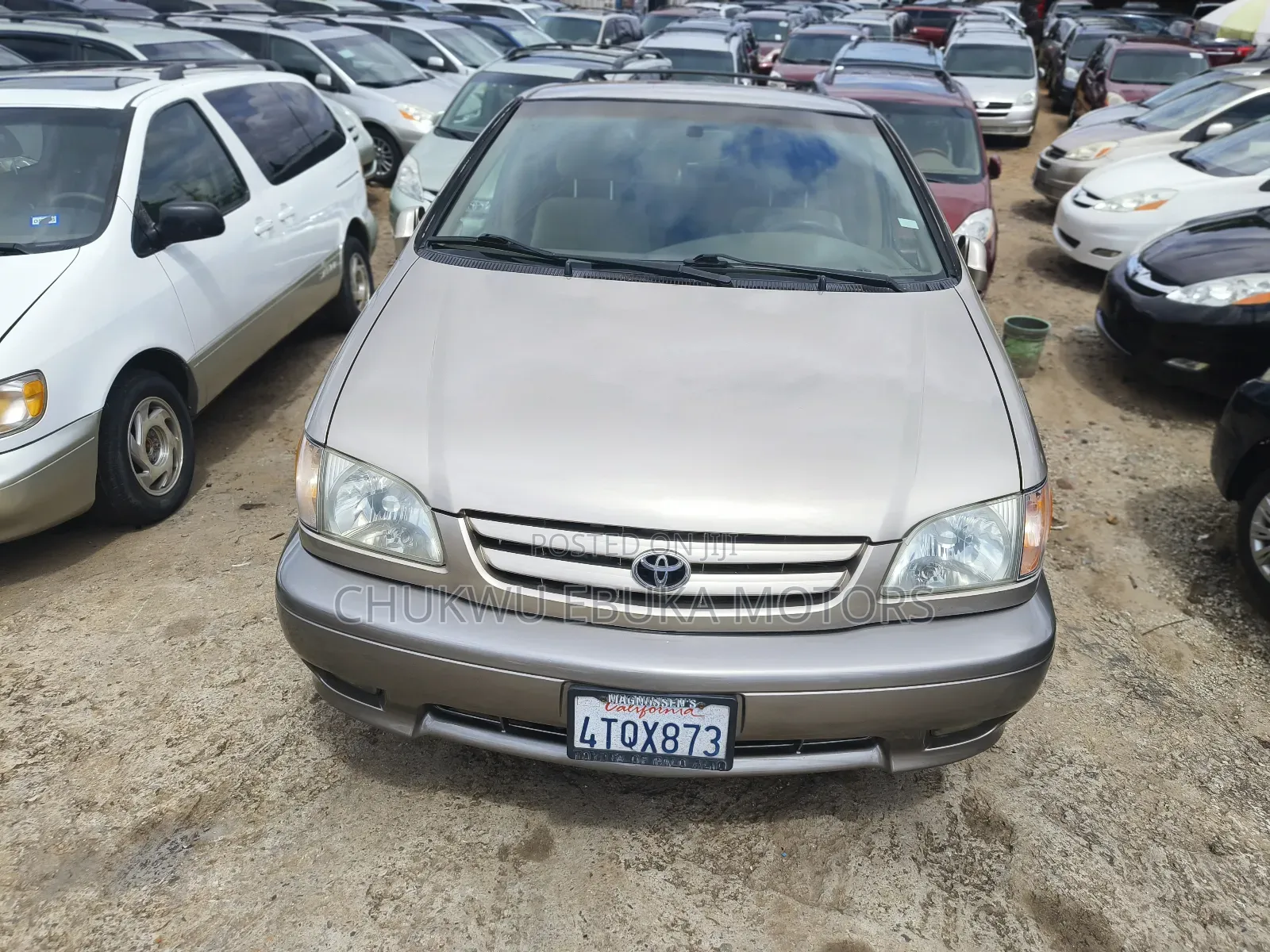 Toyota Sienna XLE 2002 Gold