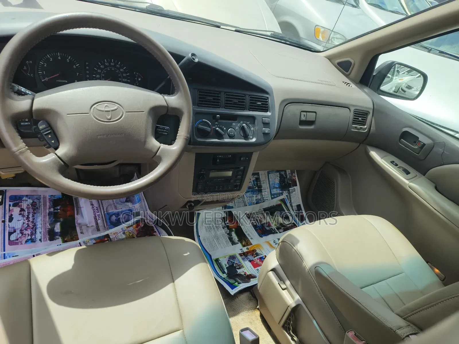 Toyota Sienna XLE & 1 hatch 2000 White