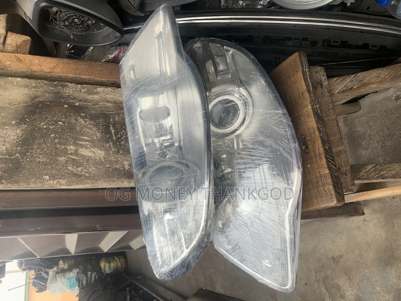 Headlights Volkswagen Touareg 2008