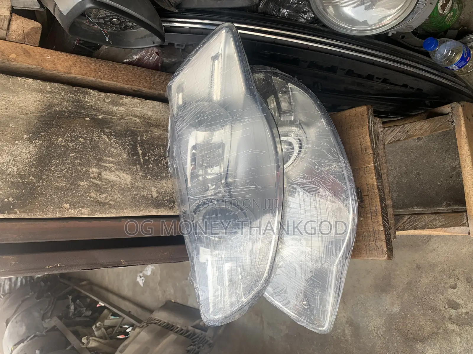 Headlights Volkswagen Touareg 2008