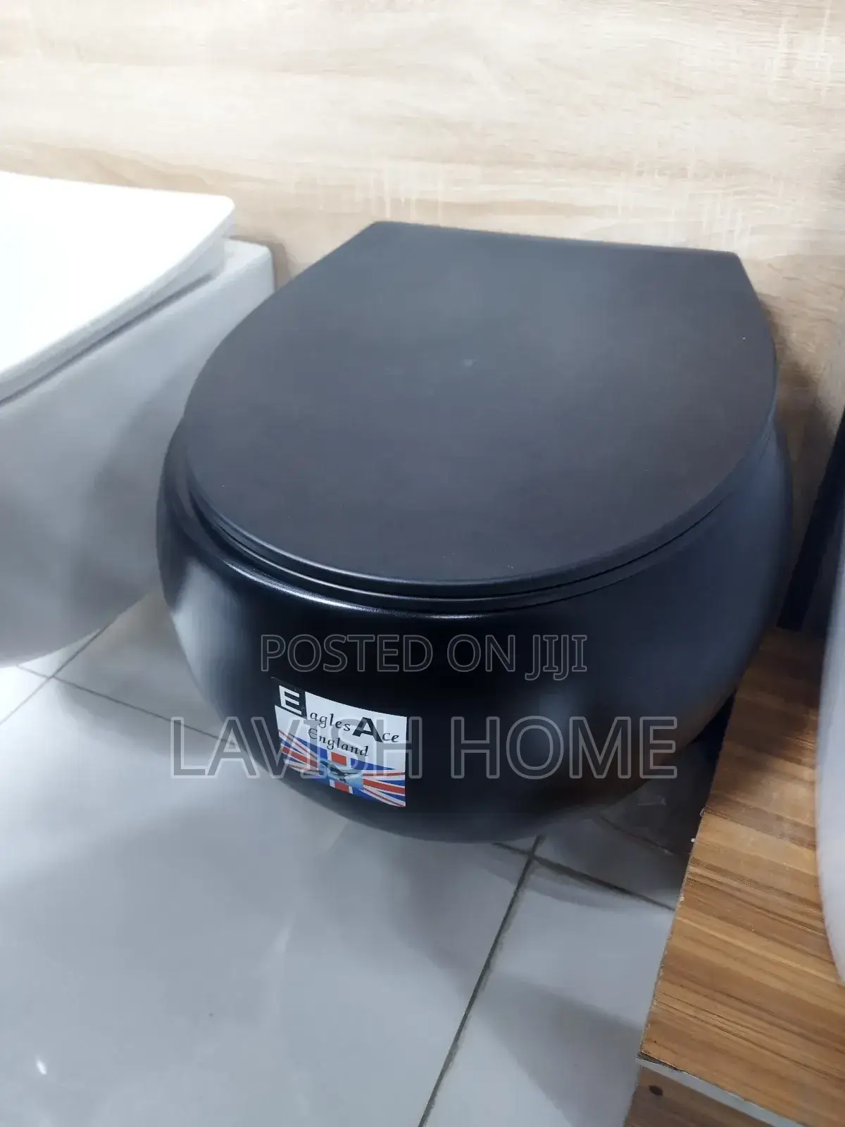Round Wall Hung Wc Black