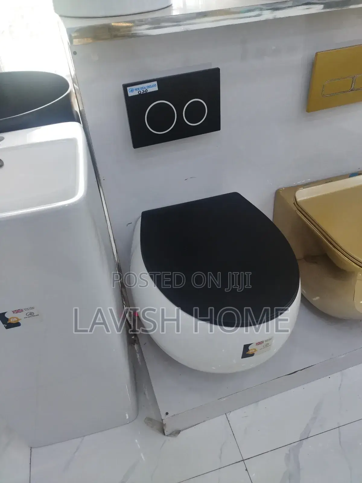 Wall Hung Wc Round White and Black