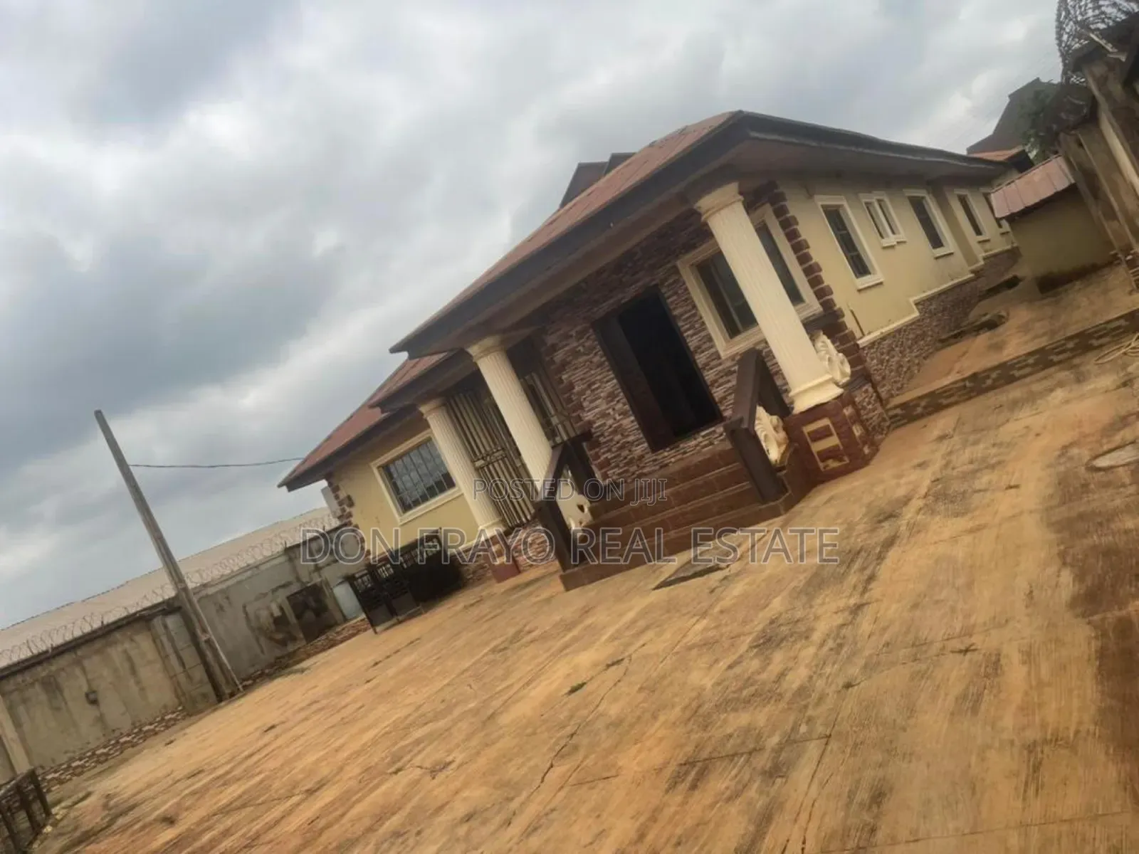 6bdrm Block of Flats in Elewuro Estate, Akobo for sale