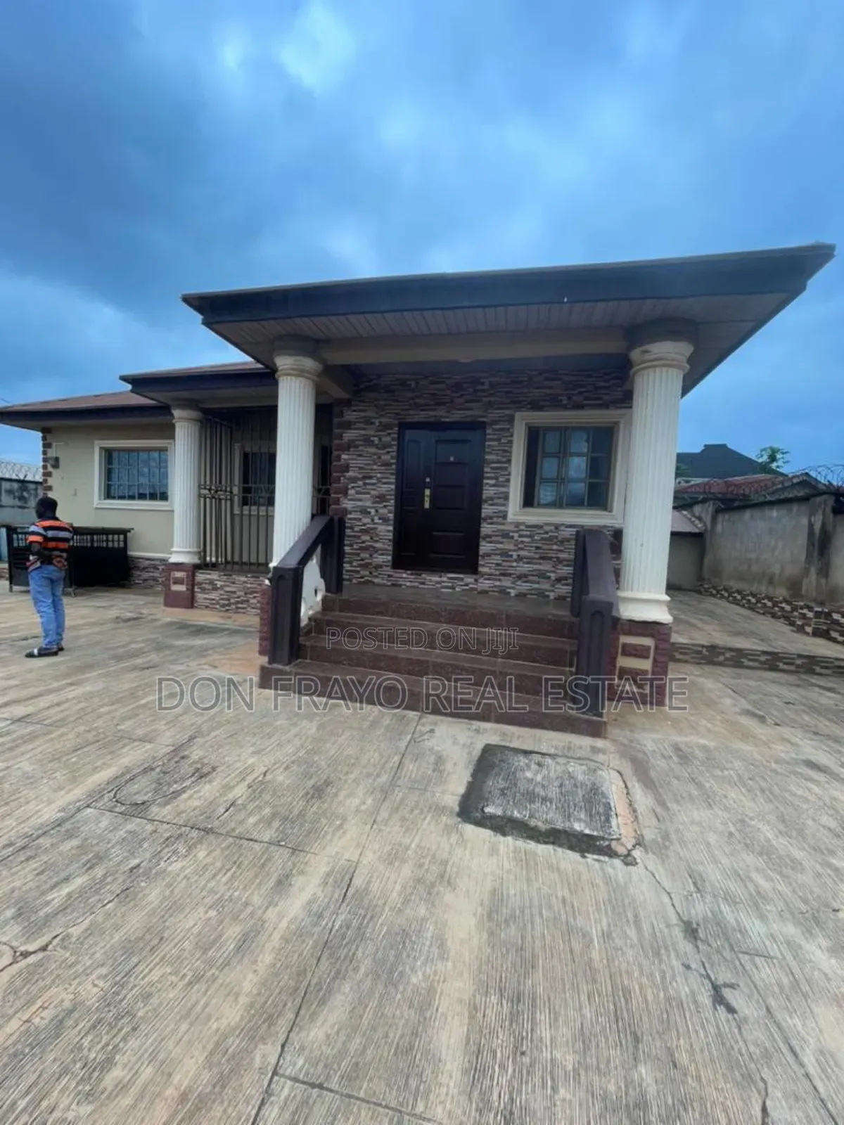 6bdrm Block of Flats in Elewuro Estate, Akobo for sale