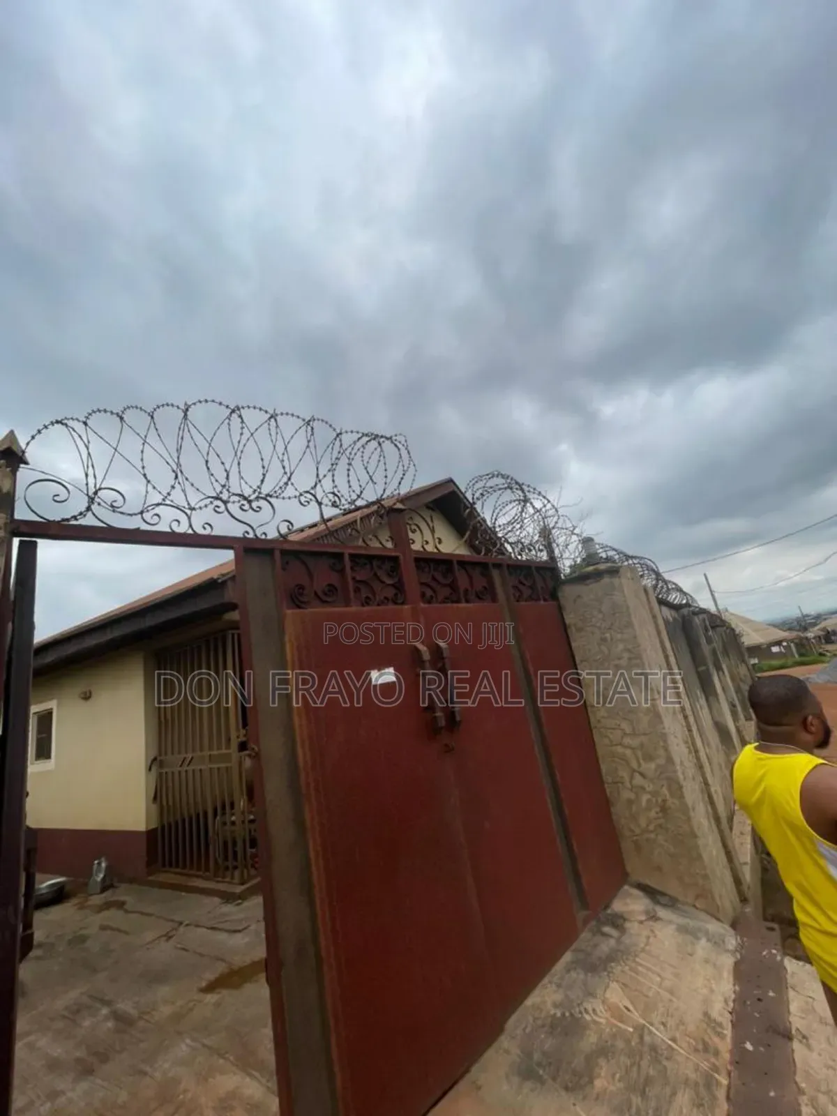 6bdrm Block of Flats in Elewuro Estate, Akobo for sale
