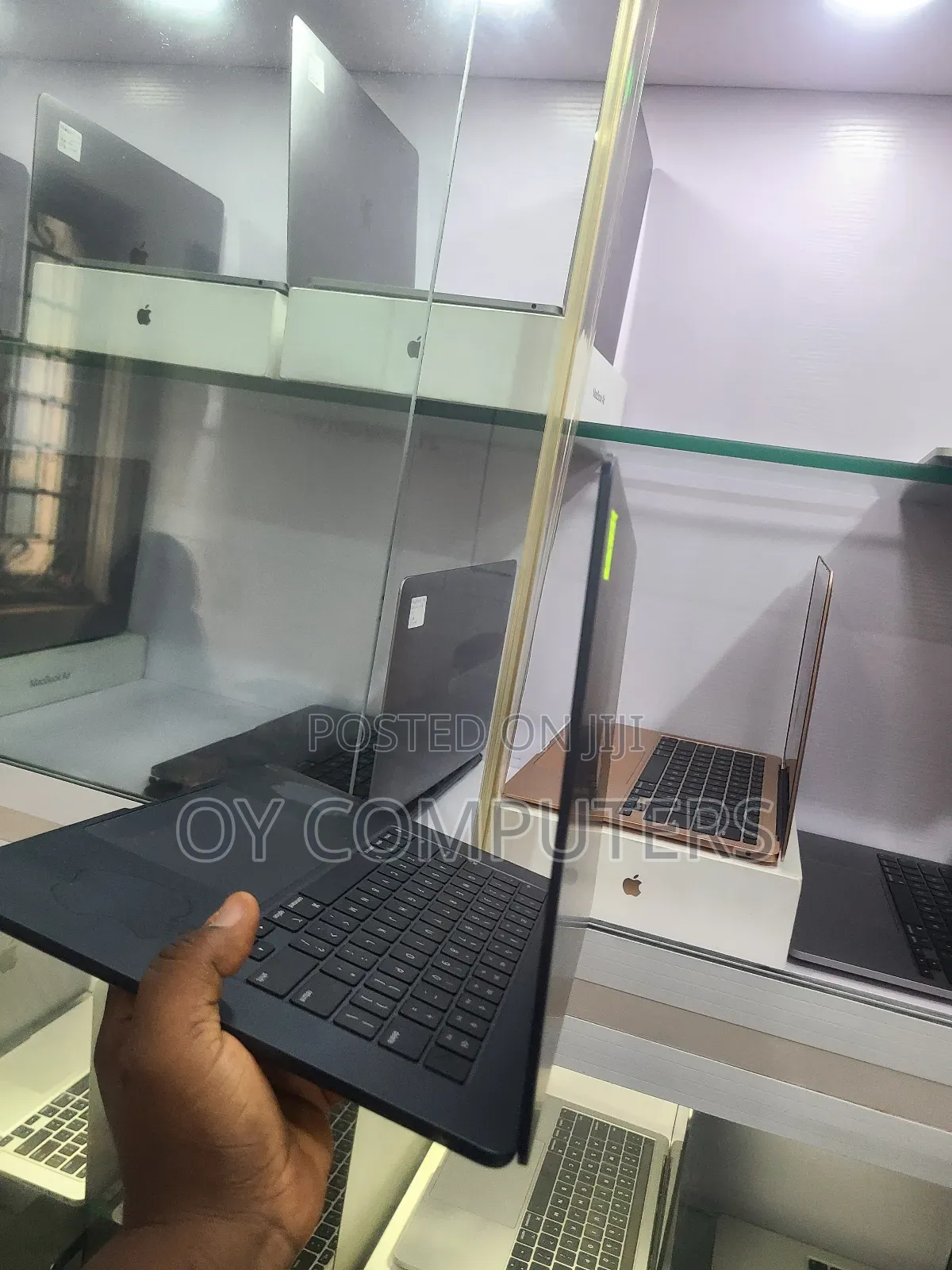 Laptop Apple MacBook Air 2023 M2 8GB Apple M2 SSD 256GB