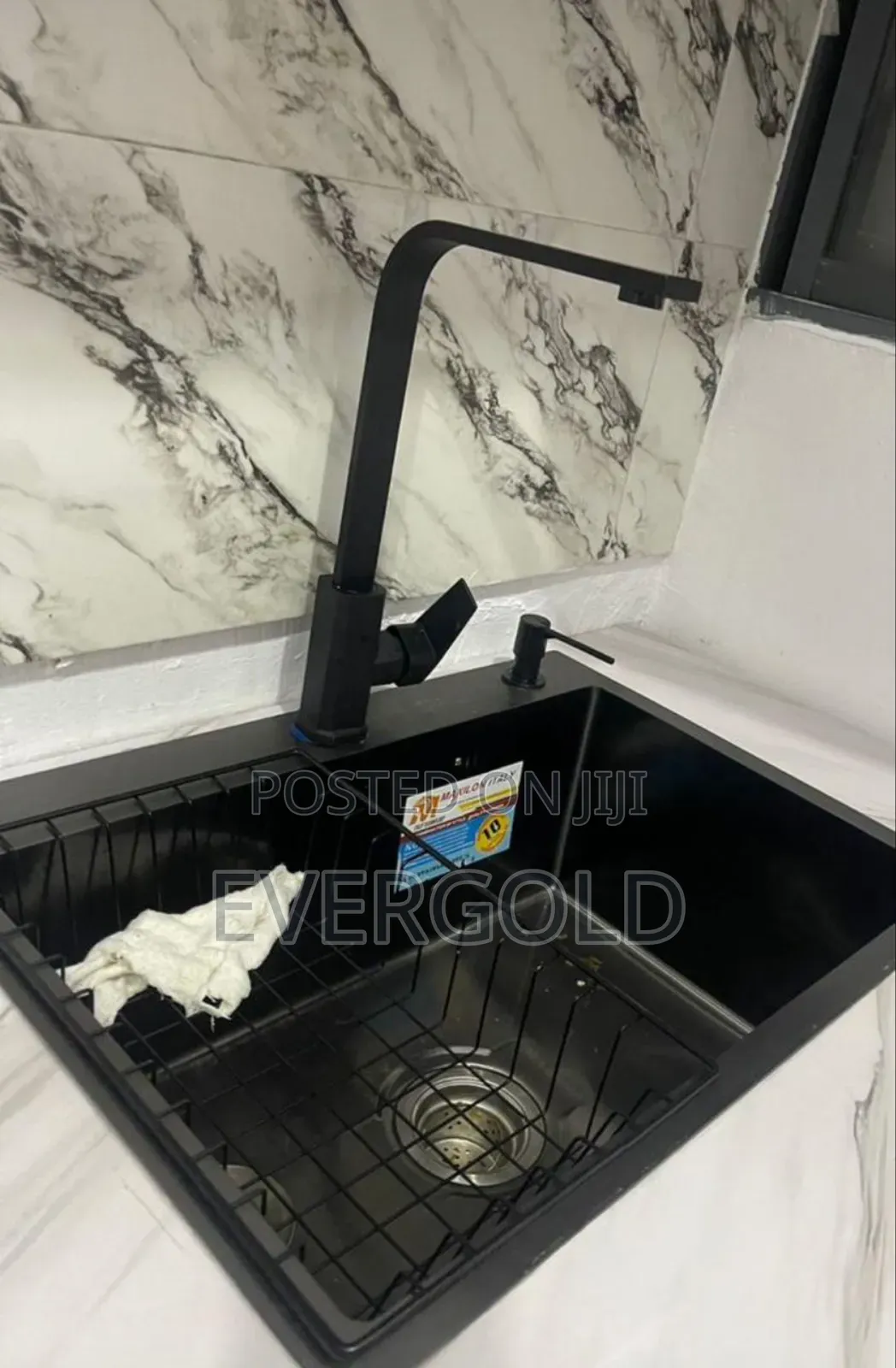 Single Bowl Kitchen Sink With Complete Accessories Available