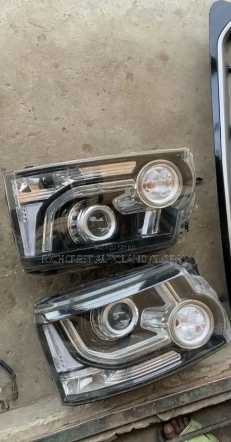 Landrover Lr5 2014 Headlamps / Headlights