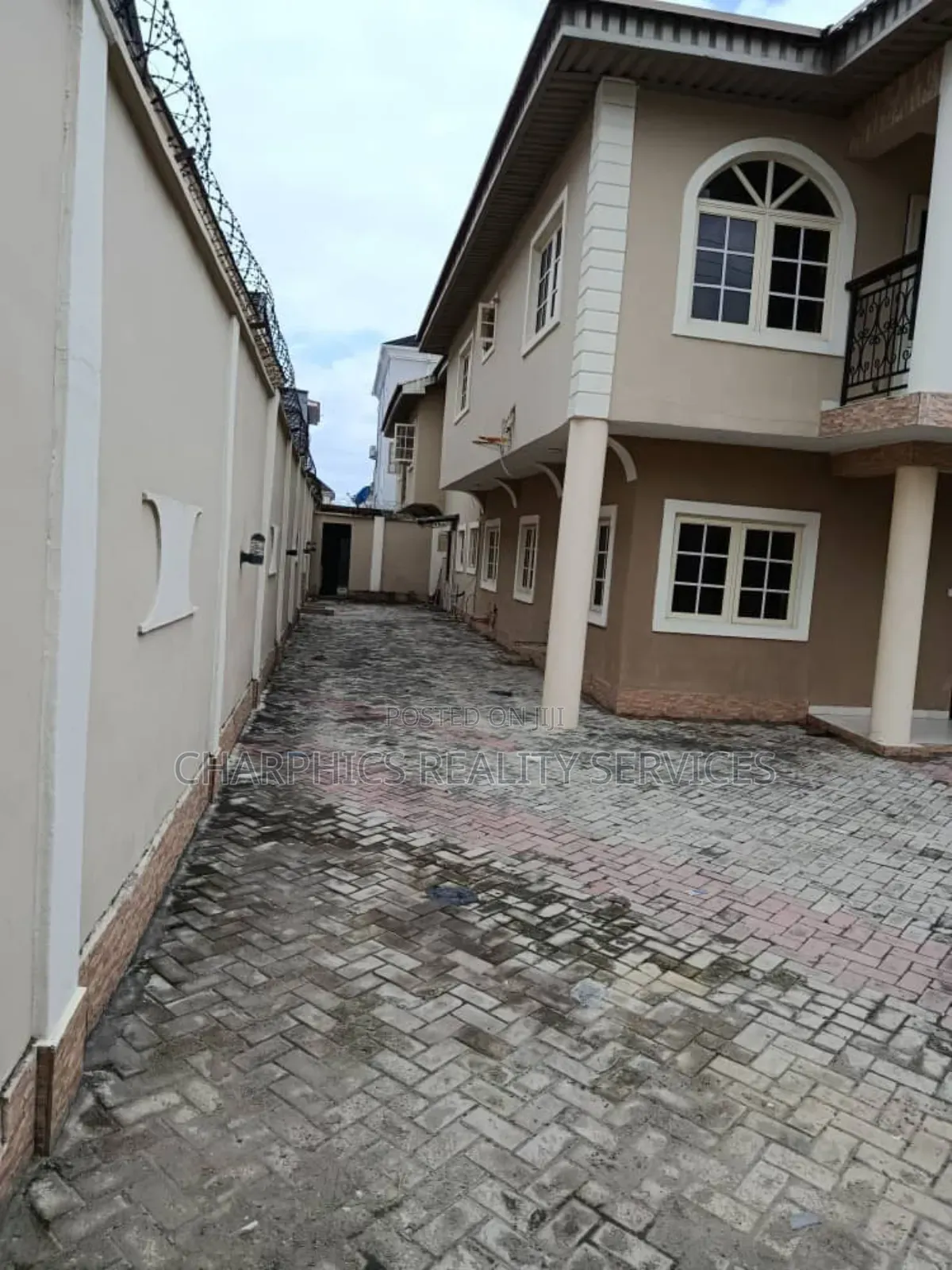 5bdrm Duplex in Agungi for rent