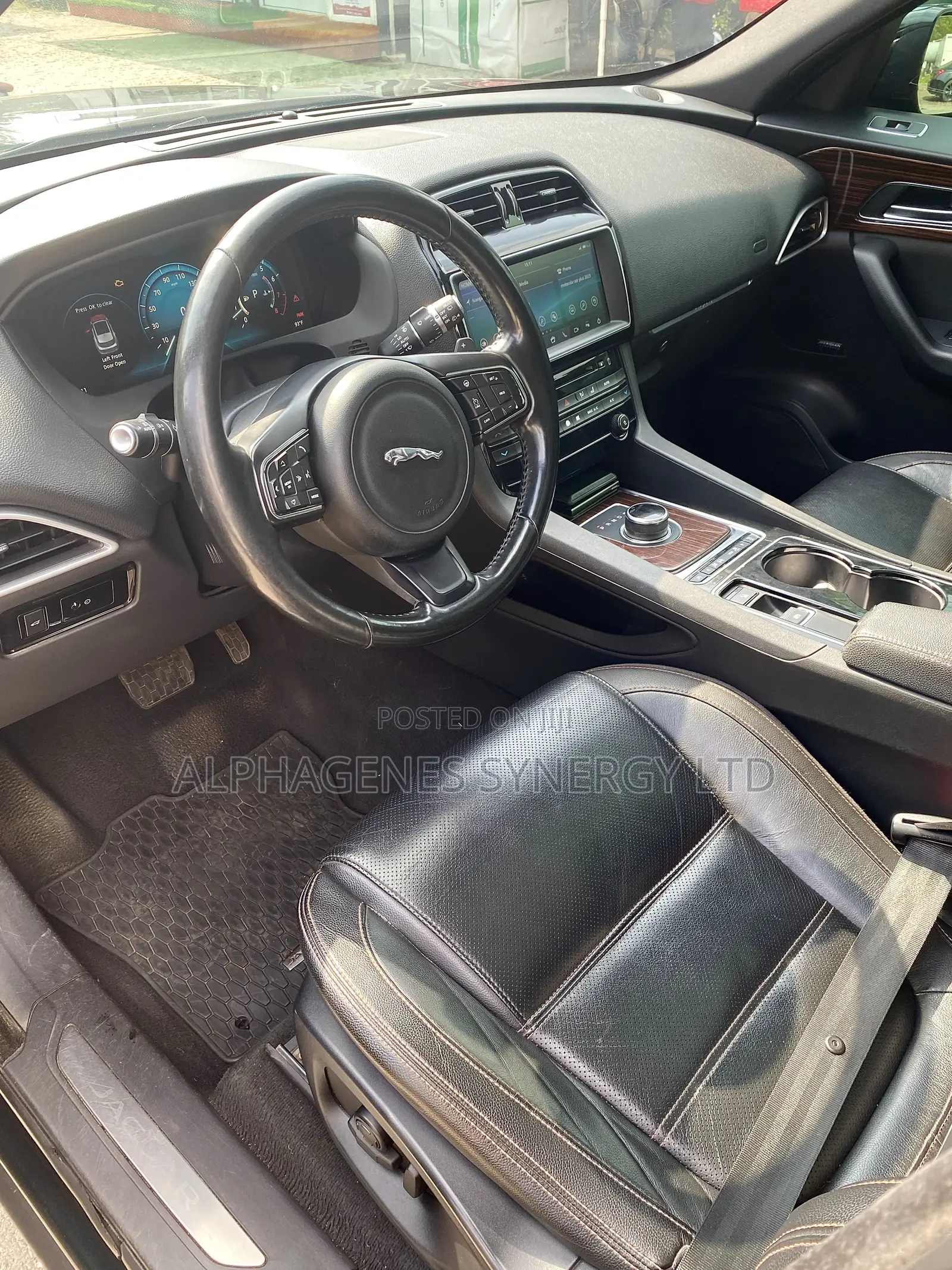 Jaguar F-Pace 2017 Green