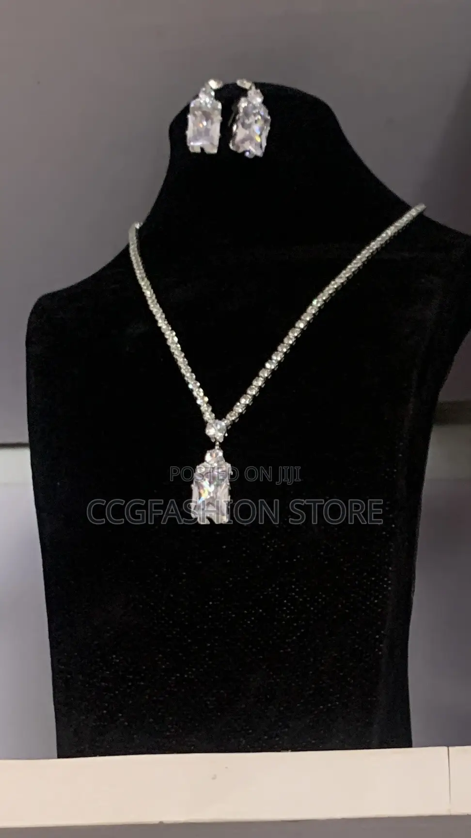 Ladies Silver Necklace Set