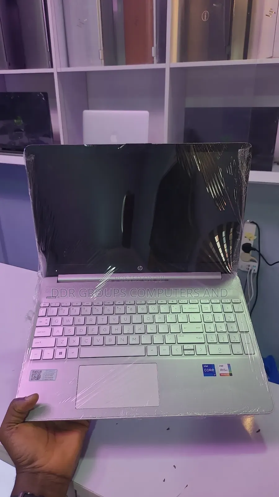 Laptop HP 15-dw1197nia 8GB Intel Core i7 SSD 512GB