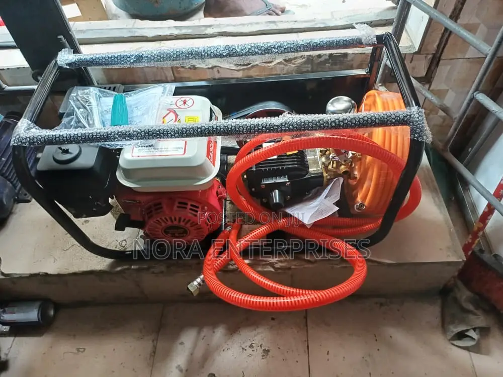Power Spraying Machine (Comes With 6.5hp Petrol Engine)