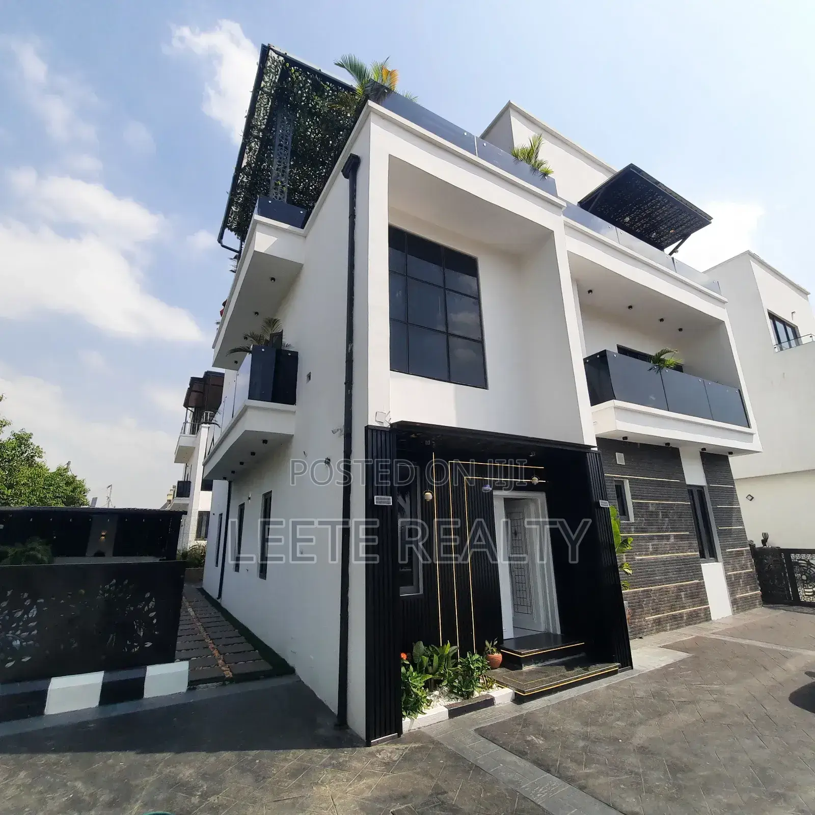 5bdrm Duplex in Kado for sale
