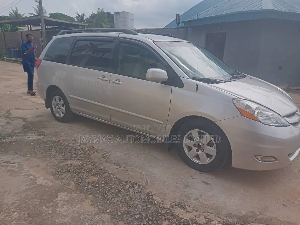 Toyota Sienna LE AWD 2006 Gold