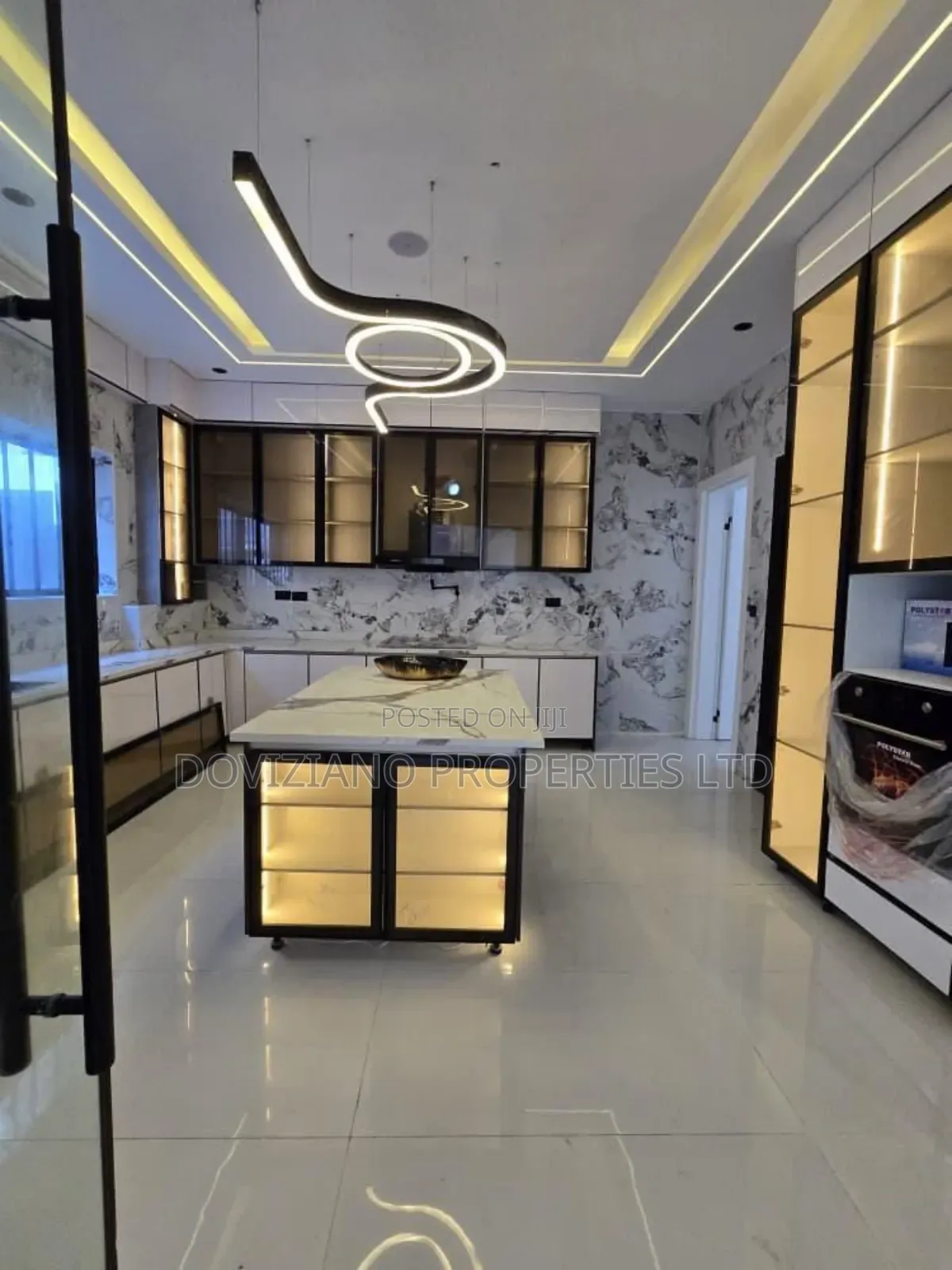 5bdrm Duplex in Lekki Phase 1 for sale