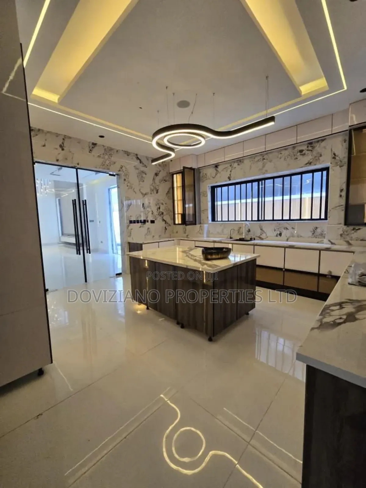 5bdrm Duplex in Lekki Phase 1 for sale