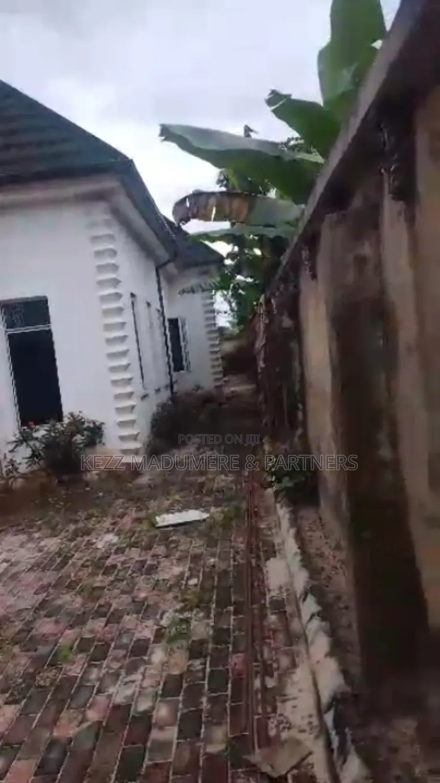 4bdrm Bungalow in Egbelu Road Off for sale