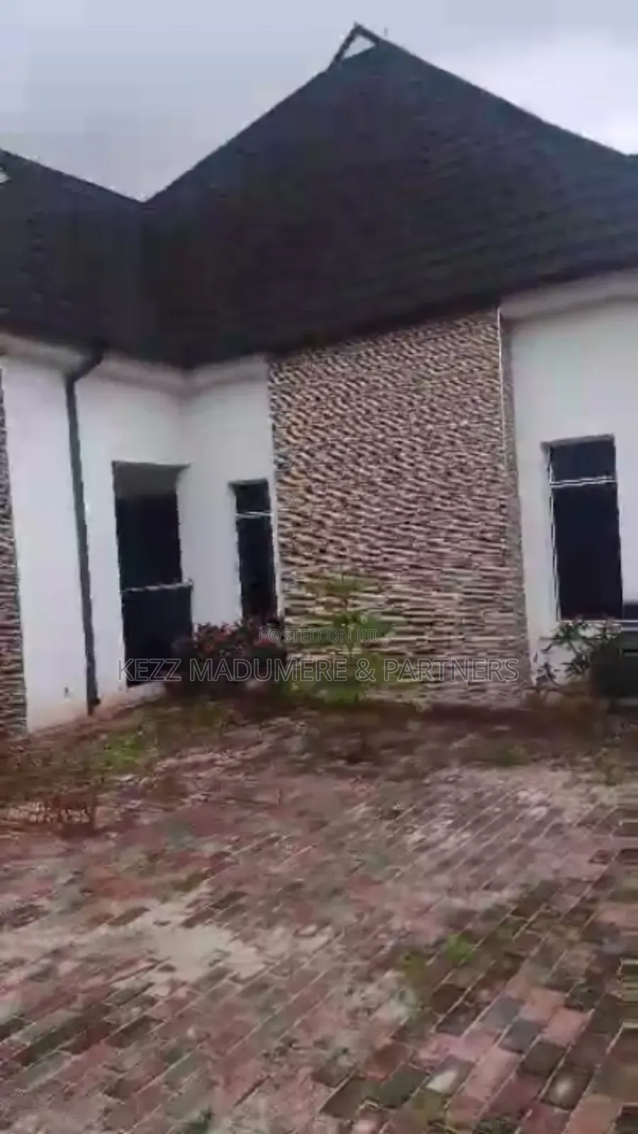 4bdrm Bungalow in Egbelu Road Off for sale