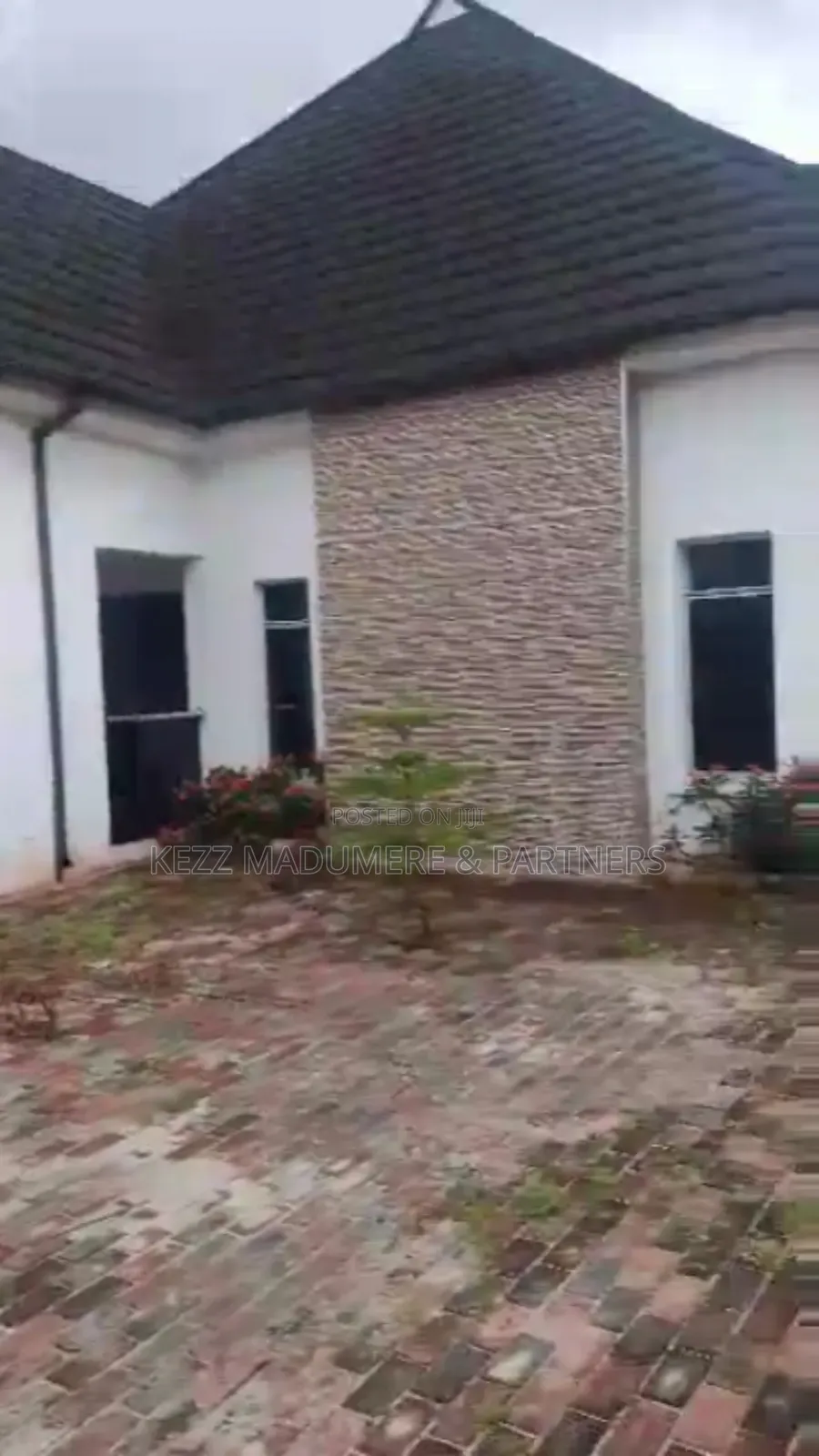 4bdrm Bungalow in Egbelu Road Off for sale