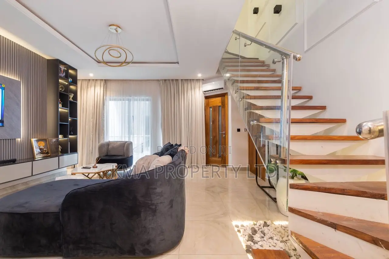 Luxurious 2 Bedrooms Penthouse Maisonette