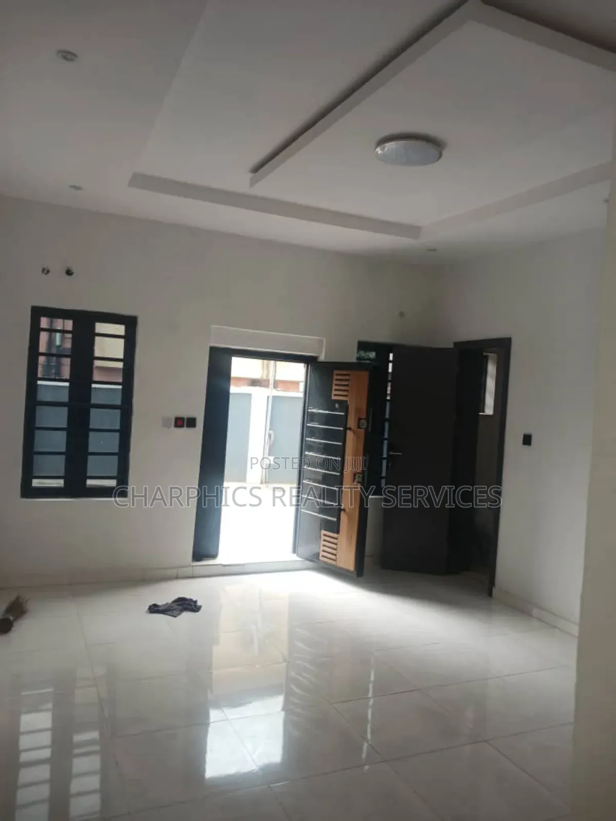 3bdrm Block of Flats in GRA Phase 2 Shangisha for sale