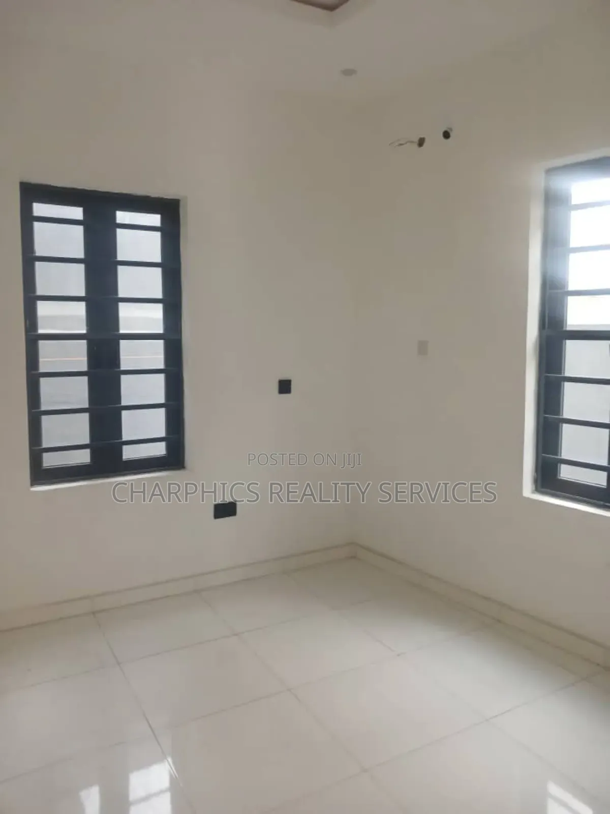 3bdrm Block of Flats in GRA Phase 2 Shangisha for sale