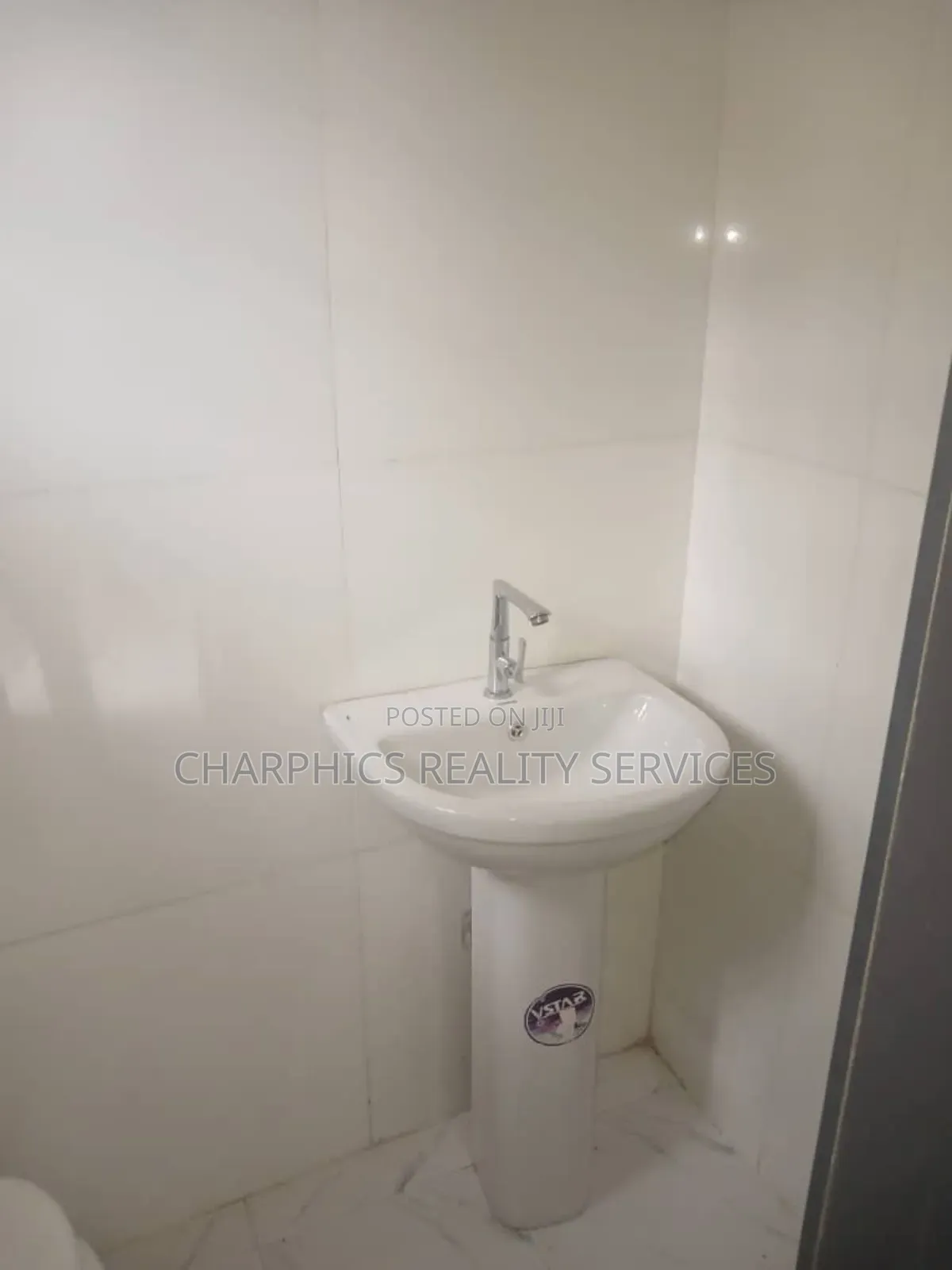 3bdrm Block of Flats in GRA Phase 2 Shangisha for sale