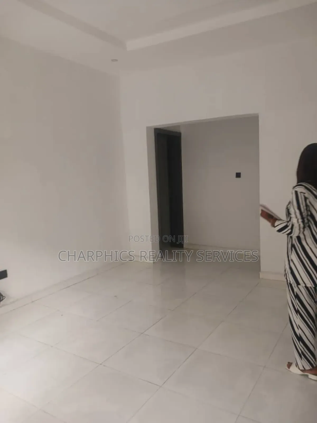 3bdrm Block of Flats in GRA Phase 2 Shangisha for sale