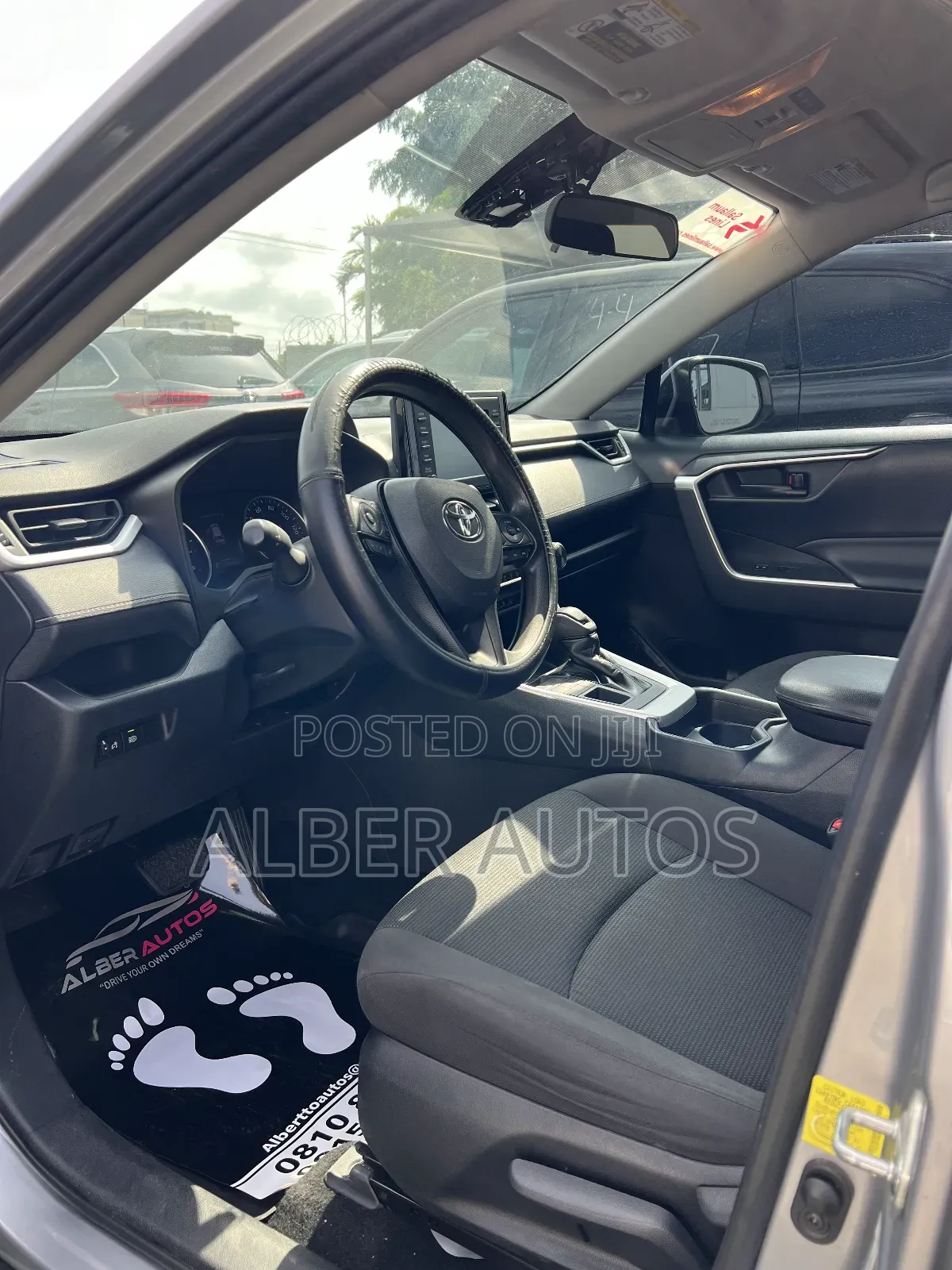 Toyota RAV4 LE AWD 2019 Silver