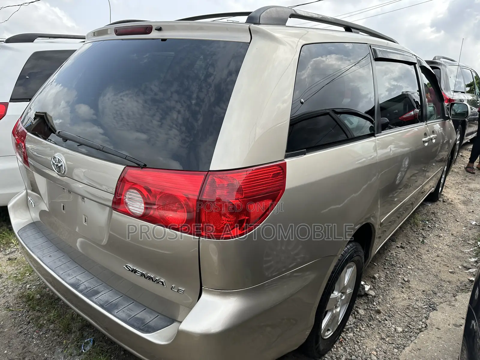 Toyota Sienna LE FWD 2006 Gold