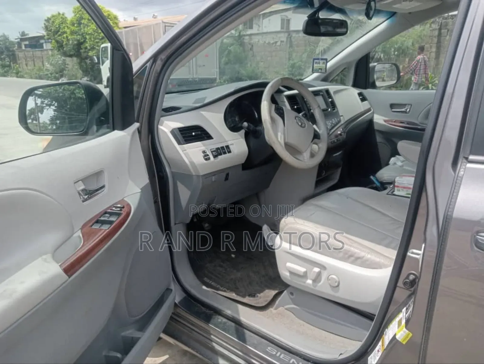 Toyota Sienna 2014 Brown