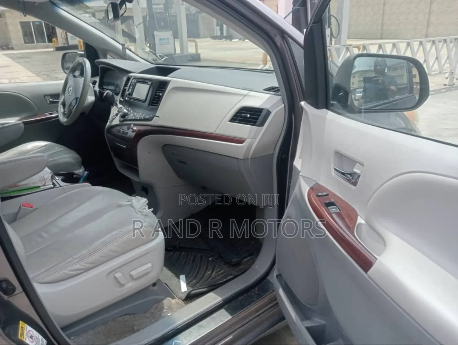 Toyota Sienna 2014 Brown