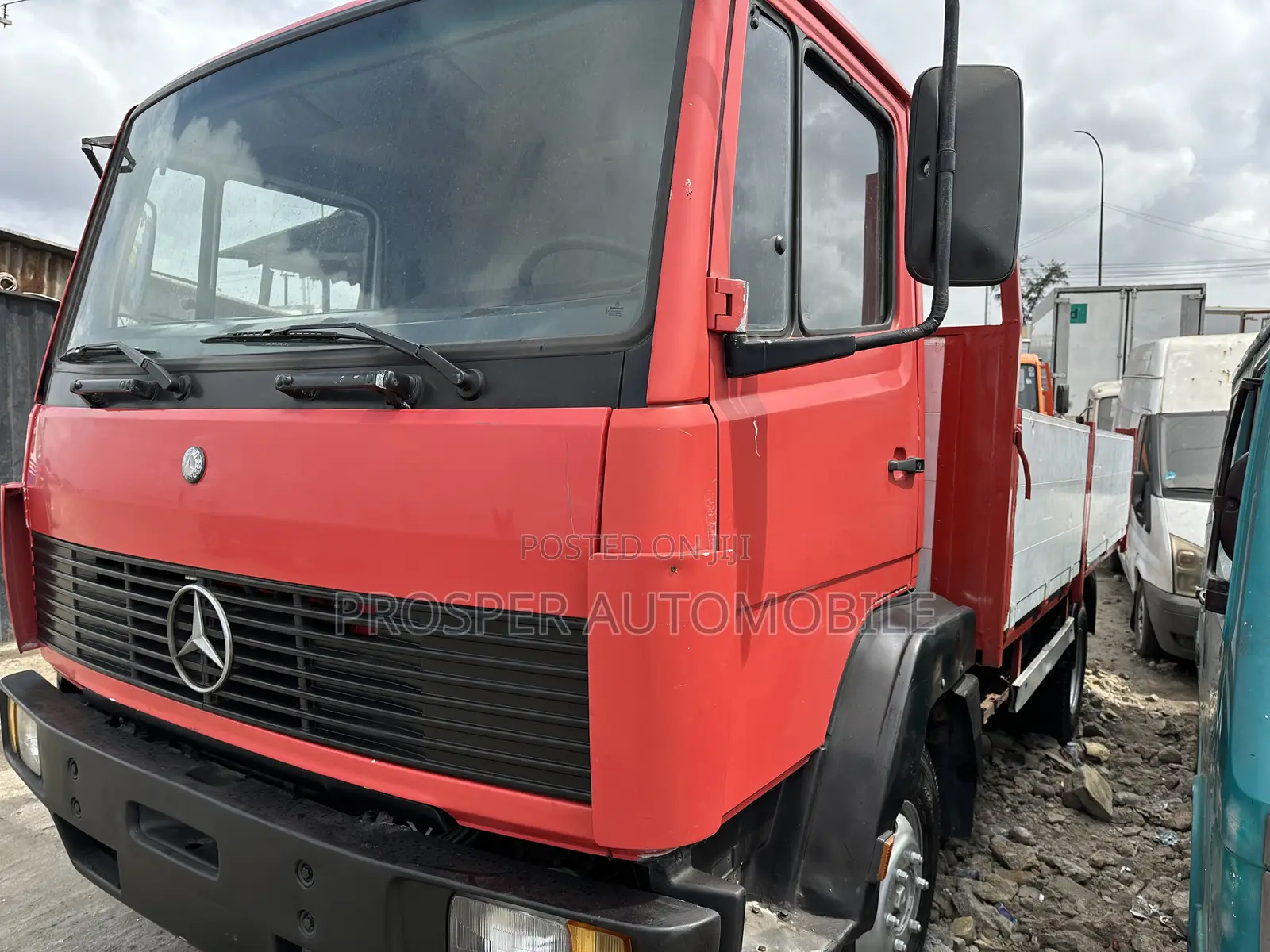 Mercedes Benz Truck 814 Red Color