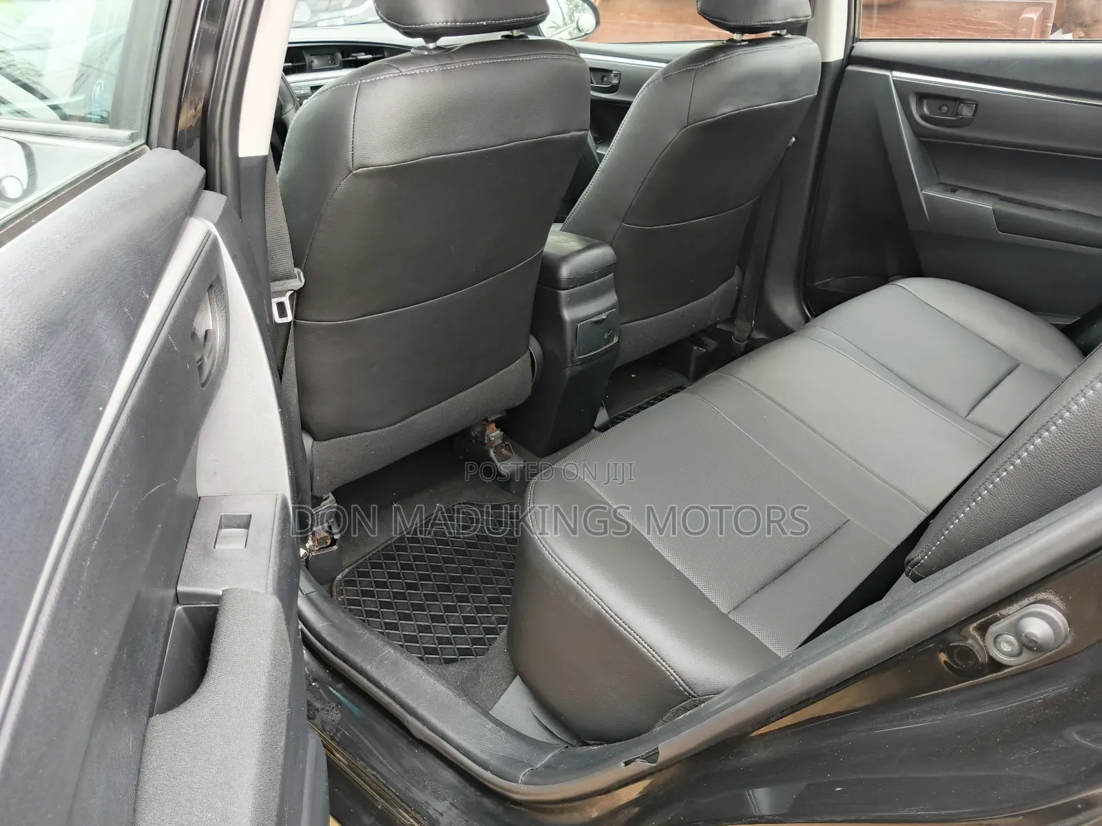 Toyota Corolla LE Premium 4dr Sedan (1.8L 4cyl CVT) 2015 Black