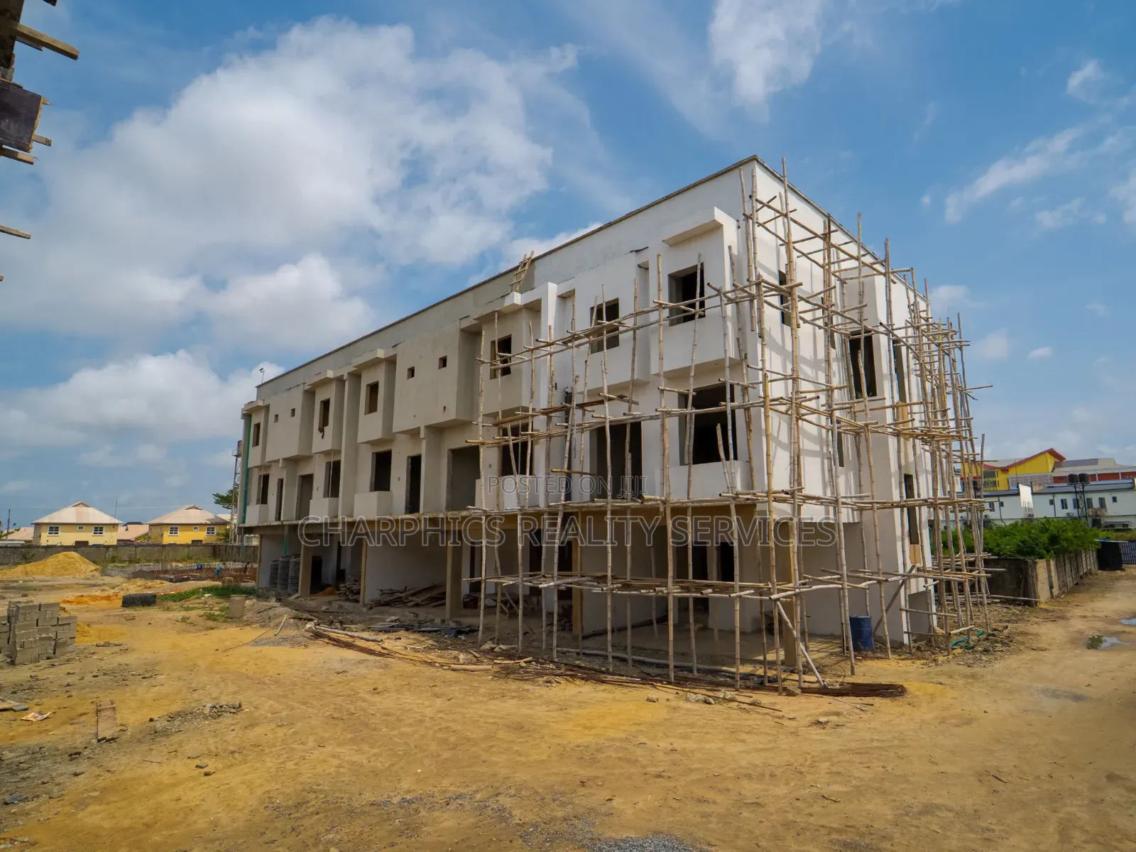 2bdrm Maisonette In Osapa London For Sale