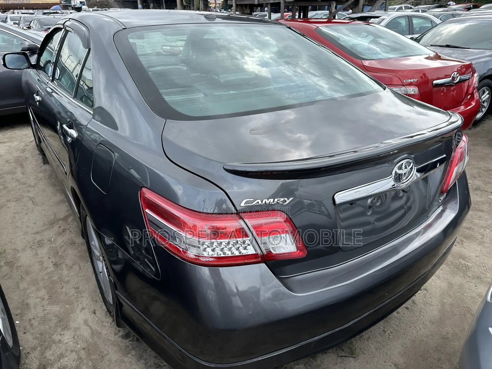 Toyota Camry SE 4dr Sedan (2.5L 4cyl 6A) 2011 Gray