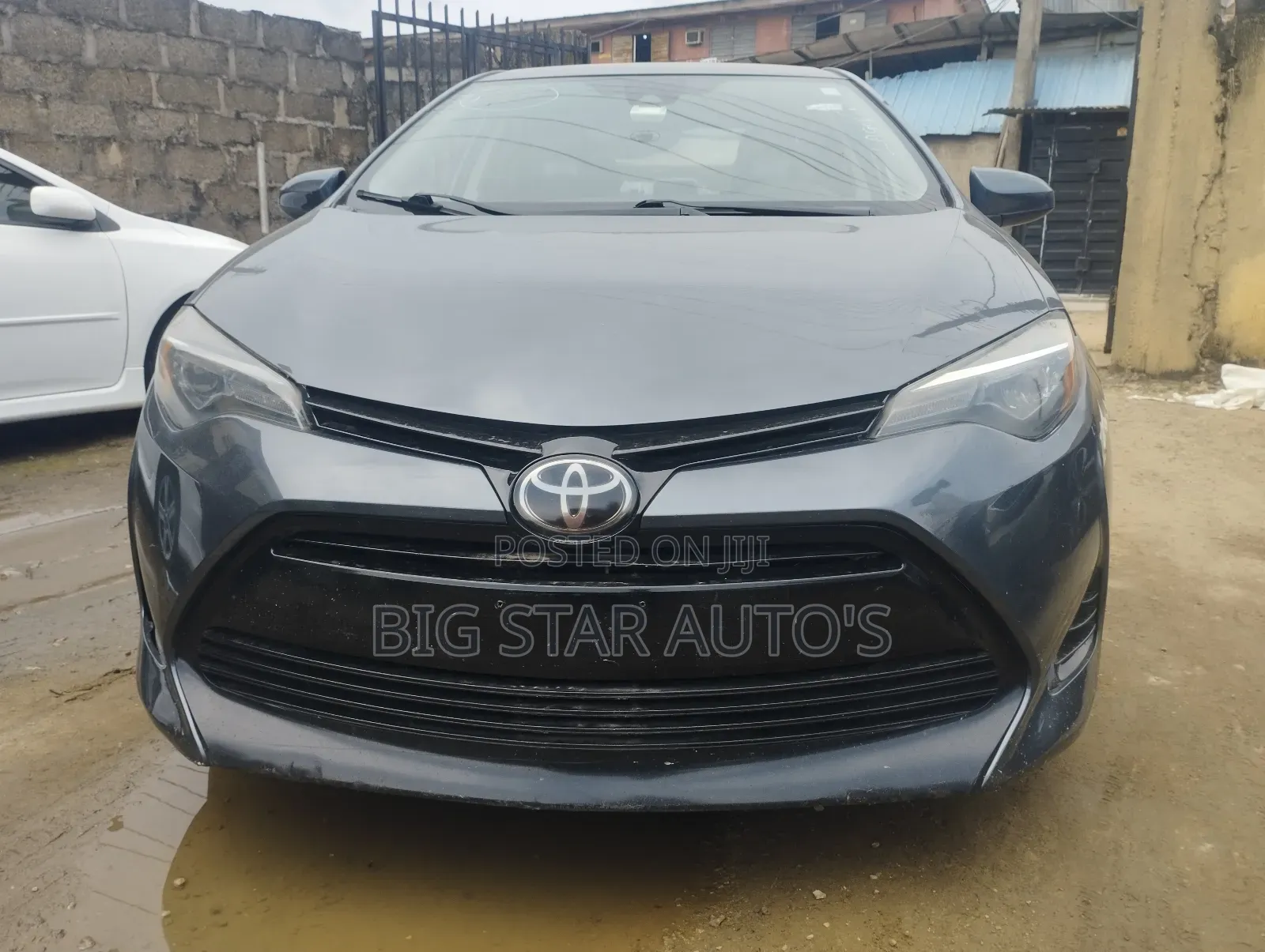 Toyota Corolla LE (1.8L 4cyl 2A) 2018 Gray