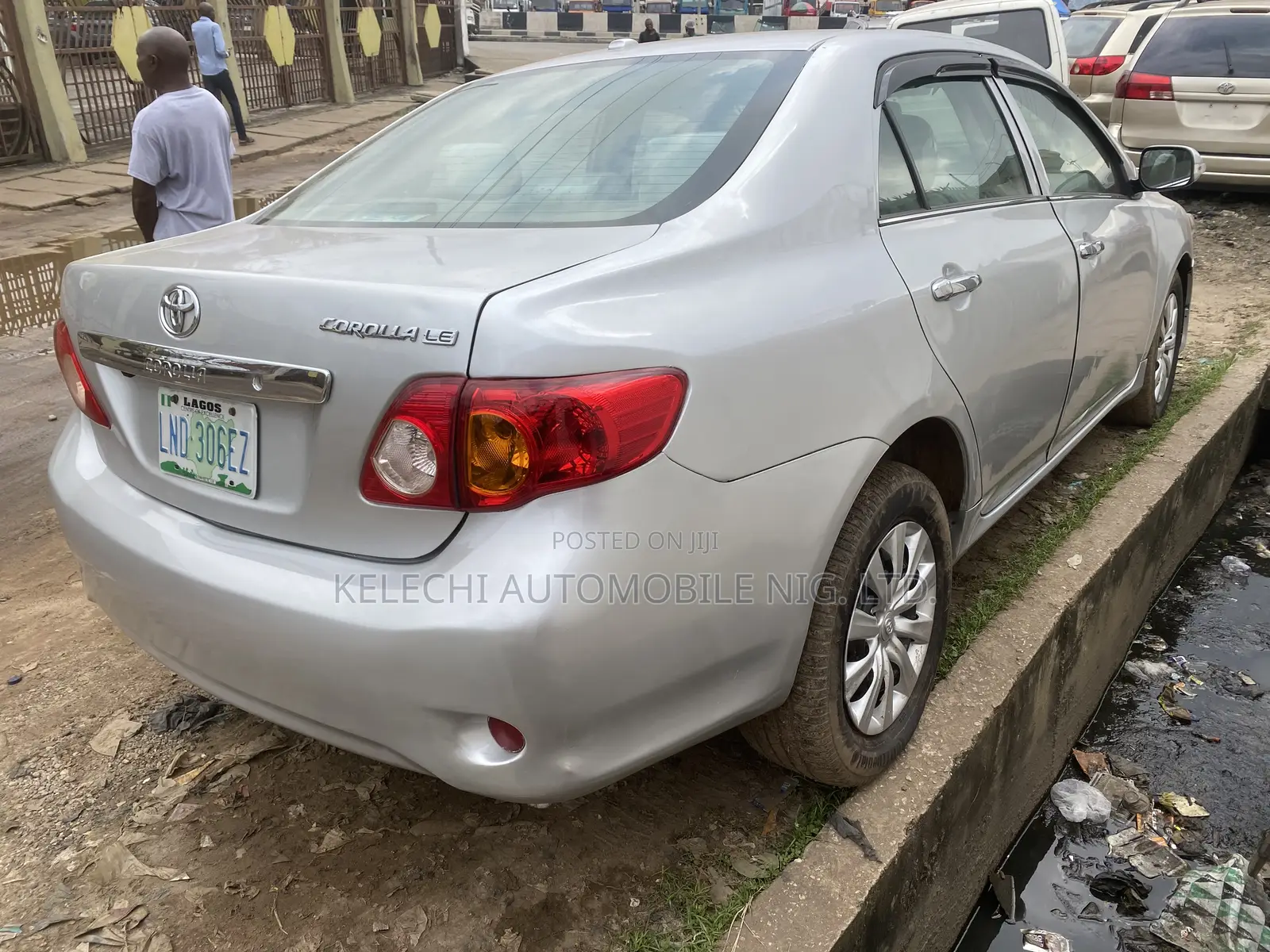 Toyota Corolla LE 4dr Sedan (1.8L 4cyl 4A) 2010 Silver