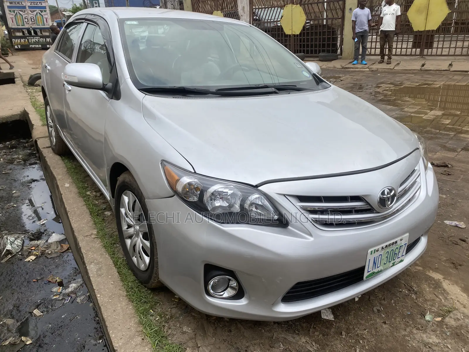 Toyota Corolla LE 4dr Sedan (1.8L 4cyl 4A) 2010 Silver