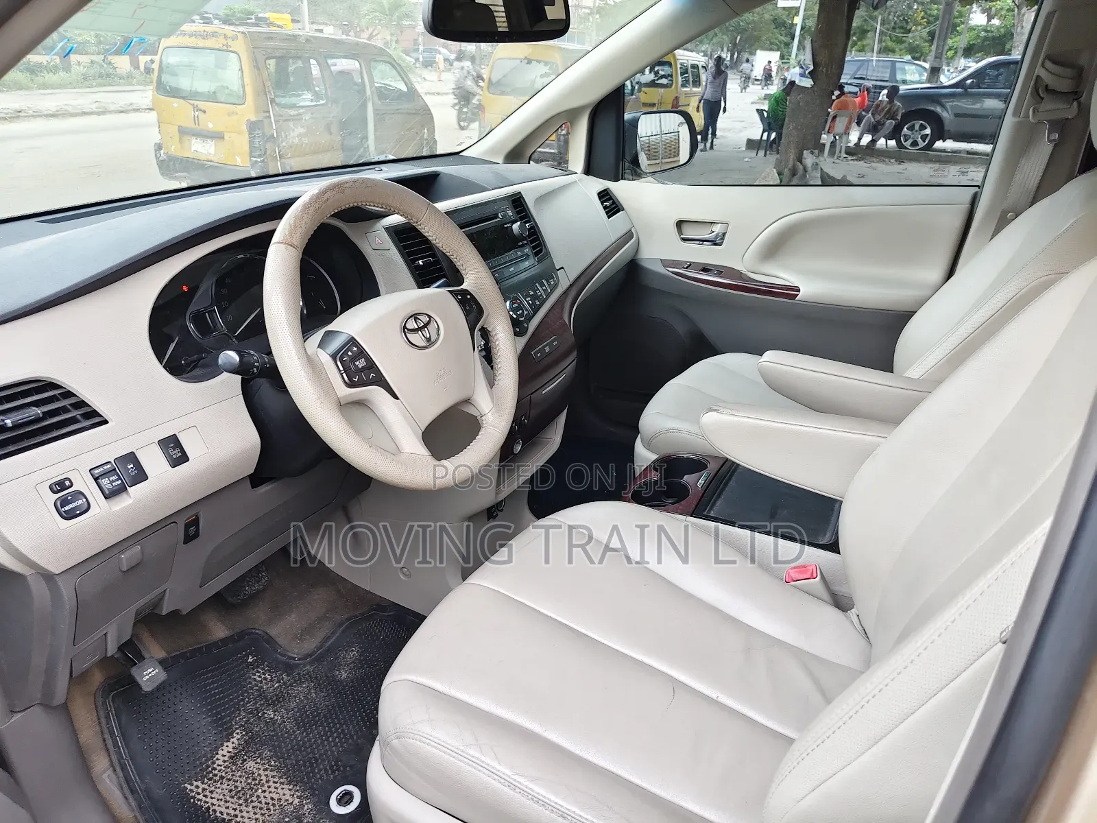 Toyota Sienna XLE AWD 7-Passenger 2013 Gold
