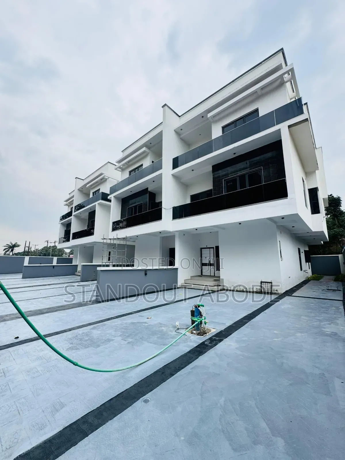 4bdrm Duplex in Inside An Estate, Ikeja GRA for sale