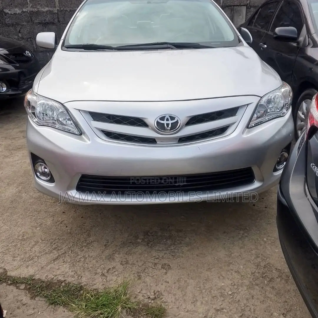 Toyota Corolla LE 4dr Sedan (1.8L 4cyl 4A) 2013 Silver