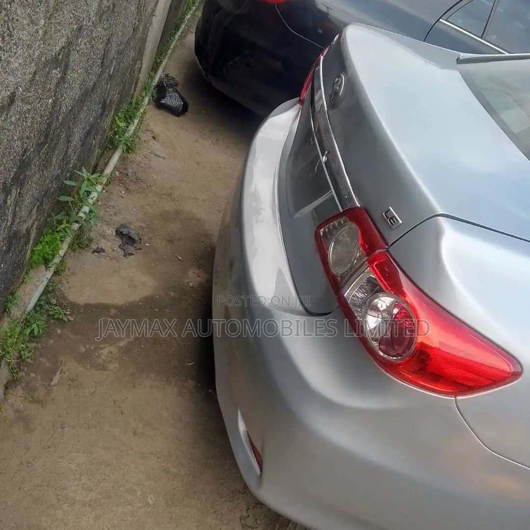 Toyota Corolla LE 4dr Sedan (1.8L 4cyl 4A) 2013 Silver