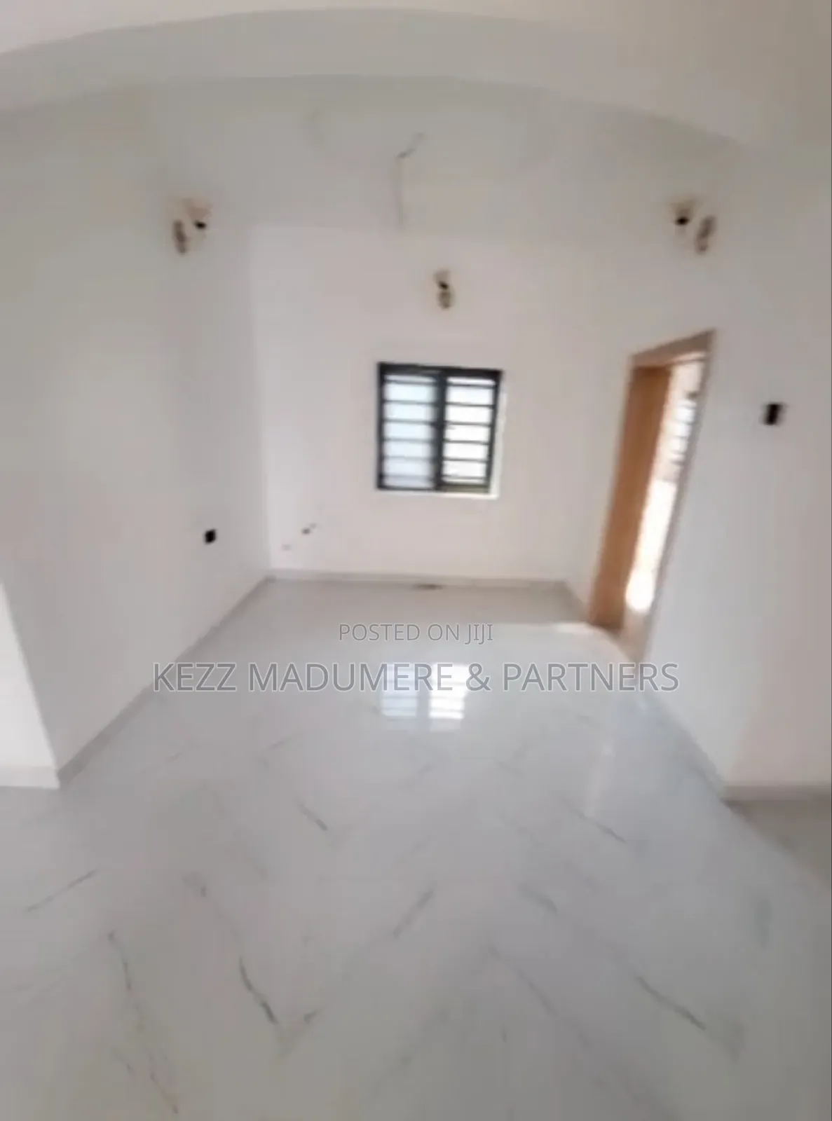 3bdrm Block of Flats in Gated Estate Sars for rent